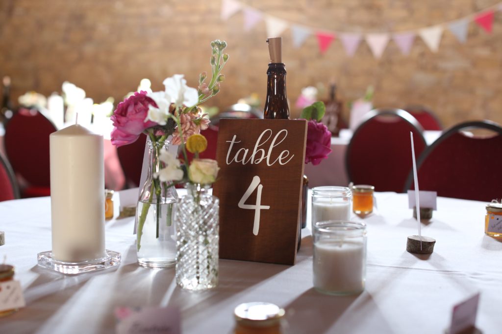 numéro de table mariage en bois et vinyle